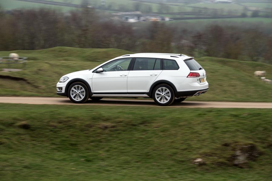  Volkswagen Golf Alltrack 2017 года  (UK) (фото 27 из 33)